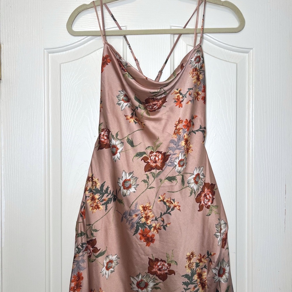 ASTR The Label Gaia Floral Satin Cowl Neck Midi Dress Mauve Pink Womens Medium - Picture 4 of 10